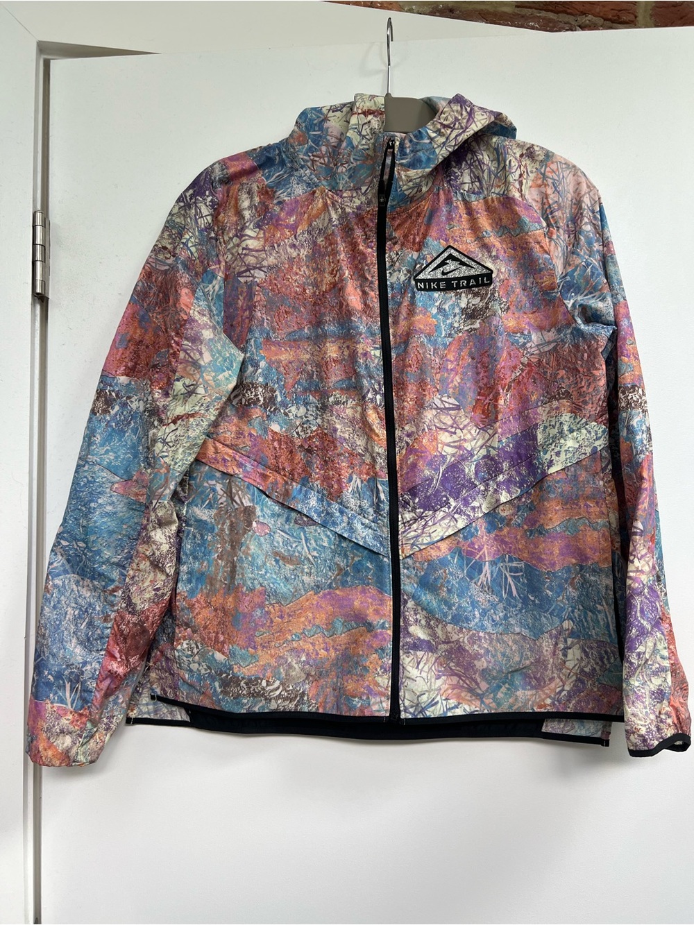 Nike Trail Shield Windbreaker Jacket - Women’s Medium